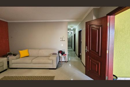 Casa à venda com 238m², 4 quartos e 4 vagas