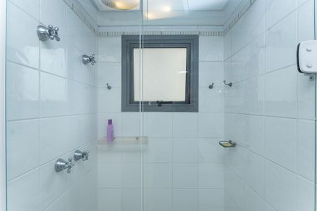 Apartamento para alugar com 165m², 4 quartos e 3 vagas Apartamento para alugar com 165m², 4 quartos e 3 vagasBanheiro do quarto 1 Suíte