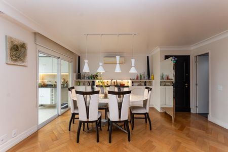 Apartamento para alugar com 165m², 4 quartos e 3 vagas Apartamento para alugar com 165m², 4 quartos e 3 vagasSala