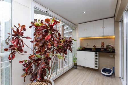 Apartamento para alugar com 165m², 4 quartos e 3 vagas Apartamento para alugar com 165m², 4 quartos e 3 vagasVaranda