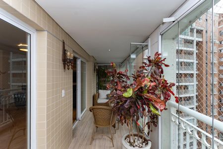 Apartamento para alugar com 165m², 4 quartos e 3 vagas Apartamento para alugar com 165m², 4 quartos e 3 vagasVaranda