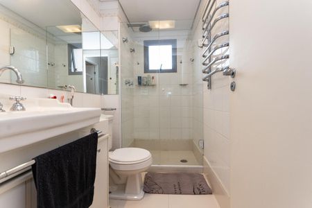 Apartamento para alugar com 165m², 4 quartos e 3 vagas Apartamento para alugar com 165m², 4 quartos e 3 vagasBanheiro do Quarto Suíte