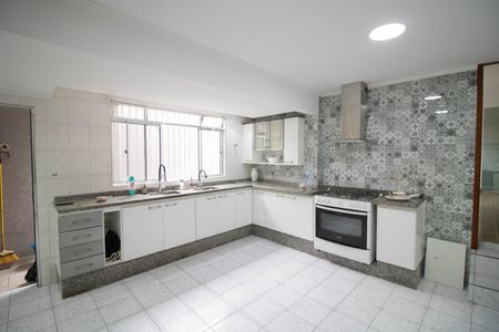 Casa para alugar com 160m², 2 quartos e 2 vagasCOZINHA