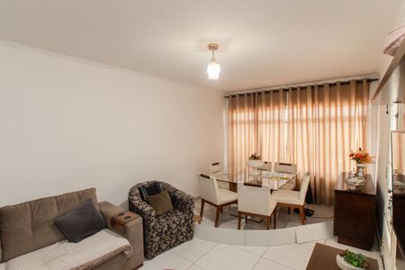 Casa à venda com 250m², 3 quartos e 3 vagas Casa à venda com 250m², 3 quartos e 3 vagasSala