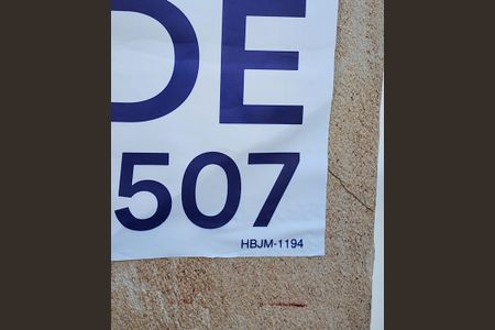 Casa à venda com 250m², 3 quartos e 3 vagas Casa à venda com 250m², 3 quartos e 3 vagasPlaca