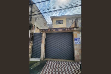 Casa à venda com 250m², 3 quartos e 3 vagas Casa à venda com 250m², 3 quartos e 3 vagasFachada