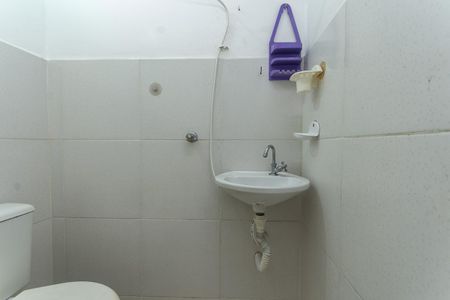 Banheiro Social de kitnet/studio para alugar com 1 quarto, 25m² em Pompeia, São Paulo