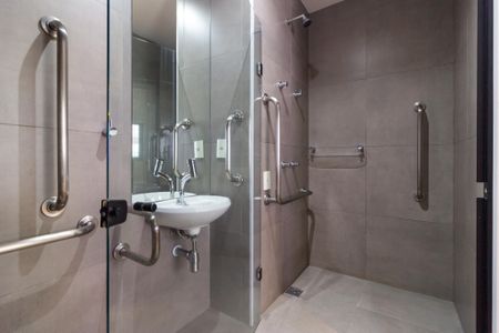 Banheiro de kitnet/studio para alugar com 1 quarto, 43m² em Pinheiros, São Paulo