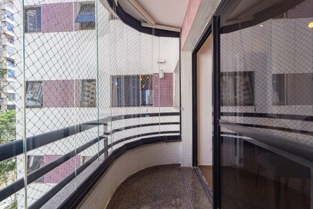 Apartamento à venda com 130m², 3 quartos e 2 vagas Apartamento à venda com 130m², 3 quartos e 2 vagasVaranda