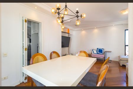 Apartamento à venda com 130m², 3 quartos e 2 vagas Apartamento à venda com 130m², 3 quartos e 2 vagasSala de Jantar