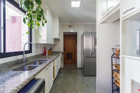 Apartamento à venda com 130m², 3 quartos e 2 vagas Apartamento à venda com 130m², 3 quartos e 2 vagasCozinha