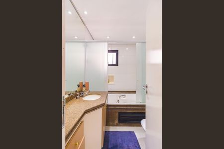 Apartamento à venda com 130m², 3 quartos e 2 vagas Apartamento à venda com 130m², 3 quartos e 2 vagasBanheiro - Suíte