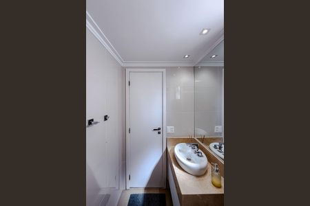 Apartamento à venda com 128m², 3 quartos e 2 vagas Apartamento à venda com 128m², 3 quartos e 2 vagasBanheiro da Suíte 1