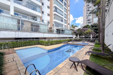 Apartamento à venda com 128m², 3 quartos e 2 vagas Apartamento à venda com 128m², 3 quartos e 2 vagasÁrea comum - Piscina