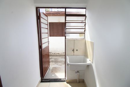 Casa para alugar com 60m², 1 quarto e sem vagaÁrea de Serviço