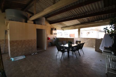 Casa à venda com 320m², 2 quartos e 3 vagasTerraço