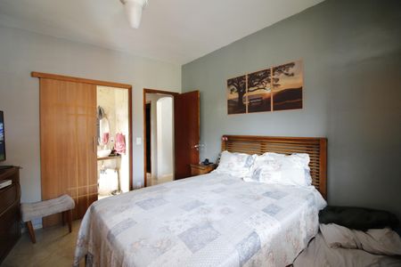 Casa à venda com 320m², 2 quartos e 3 vagasSuíte 1