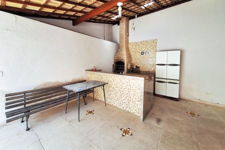 Casa à venda com 300m², 3 quartos e 1 vagaQuintal