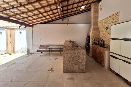 Casa à venda com 300m², 3 quartos e 1 vagaQuintal