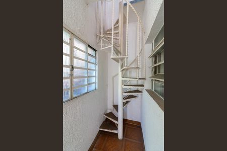 Casa para alugar com 133m², 8 quartos e 1 vagaEscada da Suíte 2