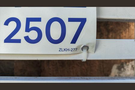 Casa para alugar com 133m², 8 quartos e 1 vagaZLKH-277