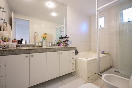 Apartamento à venda com 211m², 4 quartos e 4 vagasBanheiro Suíte  4