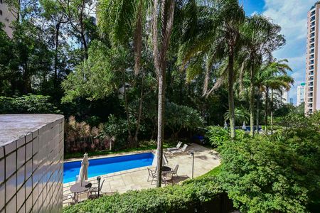 Apartamento à venda com 211m², 4 quartos e 4 vagasVista da Suíte 2