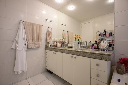 Apartamento à venda com 211m², 4 quartos e 4 vagasBanheiro Suíte  4
