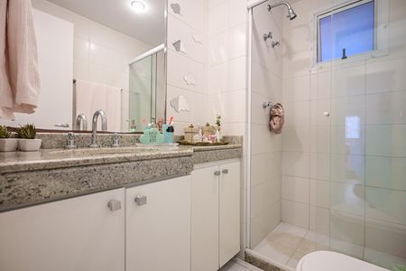 Apartamento à venda com 211m², 4 quartos e 4 vagasBanheiro da Suíte  3