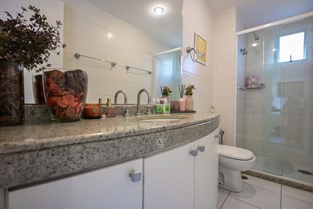 Apartamento à venda com 211m², 4 quartos e 4 vagasBanheiro Suíte 2