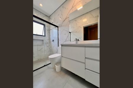 Banheiro de casa de condomínio à venda com 3 quartos, 300m² em Jardim America II, Campinas