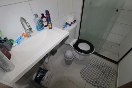 Banheiro de apartamento para alugar com 2 quartos, 48m² em Residencial Frei Galvão, São José dos Campos