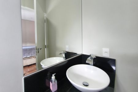 Casa de condomínio à venda com 240m², 3 quartos e 4 vagas Casa de condomínio à venda com 240m², 3 quartos e 4 vagasBanheiro Suíte 3