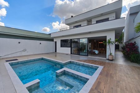 Casa de condomínio à venda com 240m², 3 quartos e 4 vagas Casa de condomínio à venda com 240m², 3 quartos e 4 vagasQuintal - Piscina