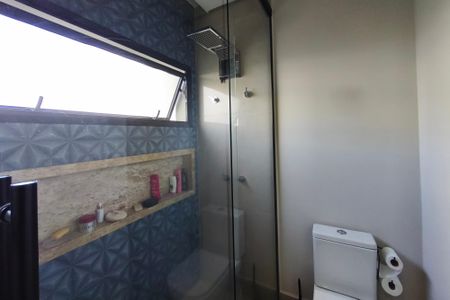 Casa de condomínio à venda com 240m², 3 quartos e 4 vagas Casa de condomínio à venda com 240m², 3 quartos e 4 vagasBanheiro Suíte