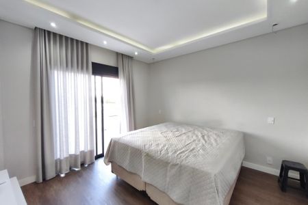 Casa de condomínio à venda com 240m², 3 quartos e 4 vagas Casa de condomínio à venda com 240m², 3 quartos e 4 vagasQuarto Suíte