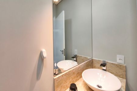 Casa de condomínio à venda com 240m², 3 quartos e 4 vagas Casa de condomínio à venda com 240m², 3 quartos e 4 vagasBanheiro Suíte 2