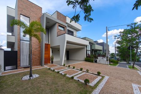 Casa de condomínio à venda com 240m², 3 quartos e 4 vagas Casa de condomínio à venda com 240m², 3 quartos e 4 vagasFachada