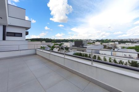 Casa de condomínio à venda com 240m², 3 quartos e 4 vagas Casa de condomínio à venda com 240m², 3 quartos e 4 vagasVaranda Suíte