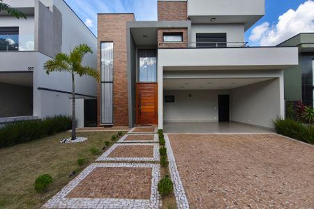 Casa de condomínio à venda com 240m², 3 quartos e 4 vagas Casa de condomínio à venda com 240m², 3 quartos e 4 vagasGaragem