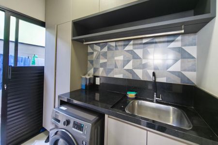 Casa de condomínio à venda com 240m², 3 quartos e 4 vagas Casa de condomínio à venda com 240m², 3 quartos e 4 vagasÁrea de Serviço