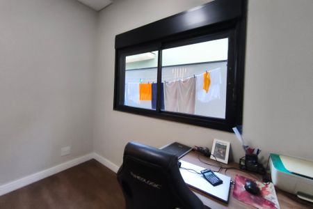 Casa de condomínio à venda com 240m², 3 quartos e 4 vagas Casa de condomínio à venda com 240m², 3 quartos e 4 vagasEscritório