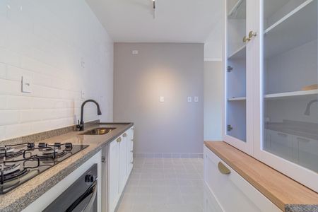 Apartamento à venda com 73m², 4 quartos e 2 vagasCozinha com piso de granito, bancada de granito, fogão e pia, iluminação boa, sem móveis, bem decorada.