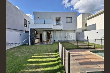 Casa de condomínio para alugar com 262m², 4 quartos e 4 vagas