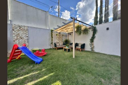 Casa de condomínio para alugar com 262m², 4 quartos e 4 vagas