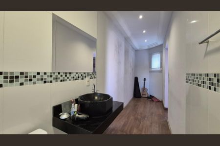 Casa para alugar com 250m², 5 quartos e 4 vagasBanheiro da suíte