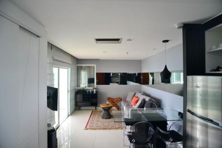 Sala de apartamento para alugar com 1 quarto, 65m² em Barra da Tijuca, Rio de Janeiro