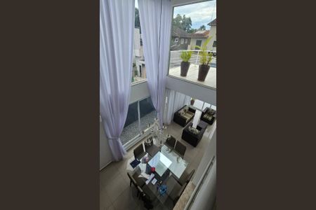 Casa de condomínio para alugar com 316m², 3 quartos e 6 vagasVaranda