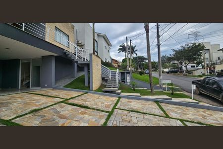 Casa de condomínio para alugar com 316m², 3 quartos e 6 vagasFachada