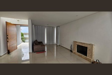 Sala de casa de condomínio para alugar com 3 quartos, 316m² em Parque dos Lagos, Itaquaquecetuba